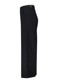 Pantalons noirs taille haute avec une silhouette à jambes larges, comportant des poches avant et une passante pour ceinture avec une boucle en or.