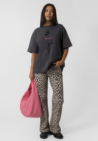 OH APRIL BF ROSE - T-shirt con stampa - darkiron