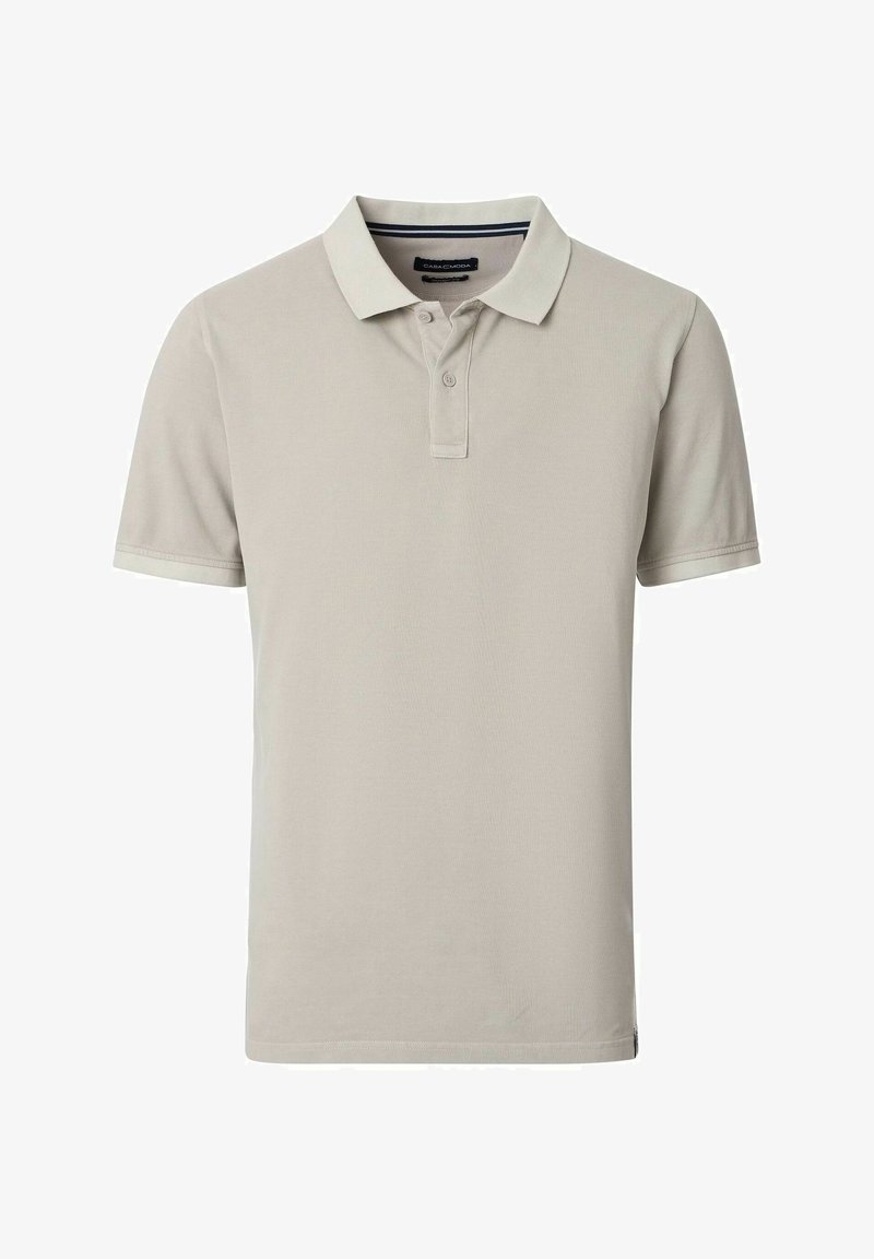Licht beige polo shirt van katoen. Heeft een traditionele kraag, korte mouwen en een knoopsluiting met drie knopen. Heeft een gladde textuur.