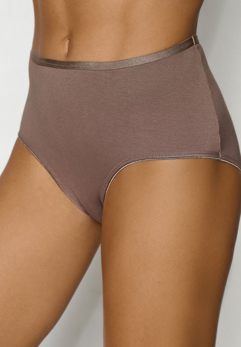High-waisted brown panties made from soft, stretchy fabric. Features a smooth texture and contrasting thin elastic waistband for comfort.