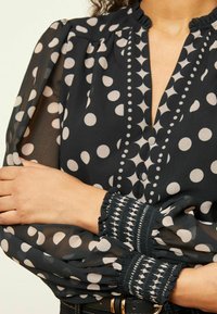 Love & Roses V NECK PUFF - REGULAR FIT - Blúzka - black polka dot
