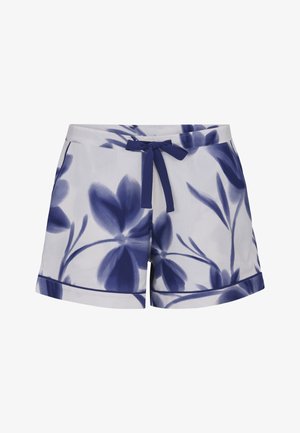Białe szorty z dużymi niebieskimi kwiatowymi wzorami, granatową sznurówką z kokardą w pasie oraz podwiniętymi nogawkami.