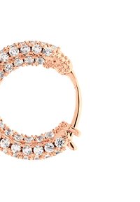 Ohrringe aus roségold mit mehreren klaren Steinen in unterschiedlichen Größen, einer strukturierten Oberfläche und einem sicheren Verschlussdesign.