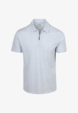 Weißes Poloshirt mit kurzen Ärmeln, blauem geometrischem Labyrinthmuster und halbem Reißverschlusskragen.