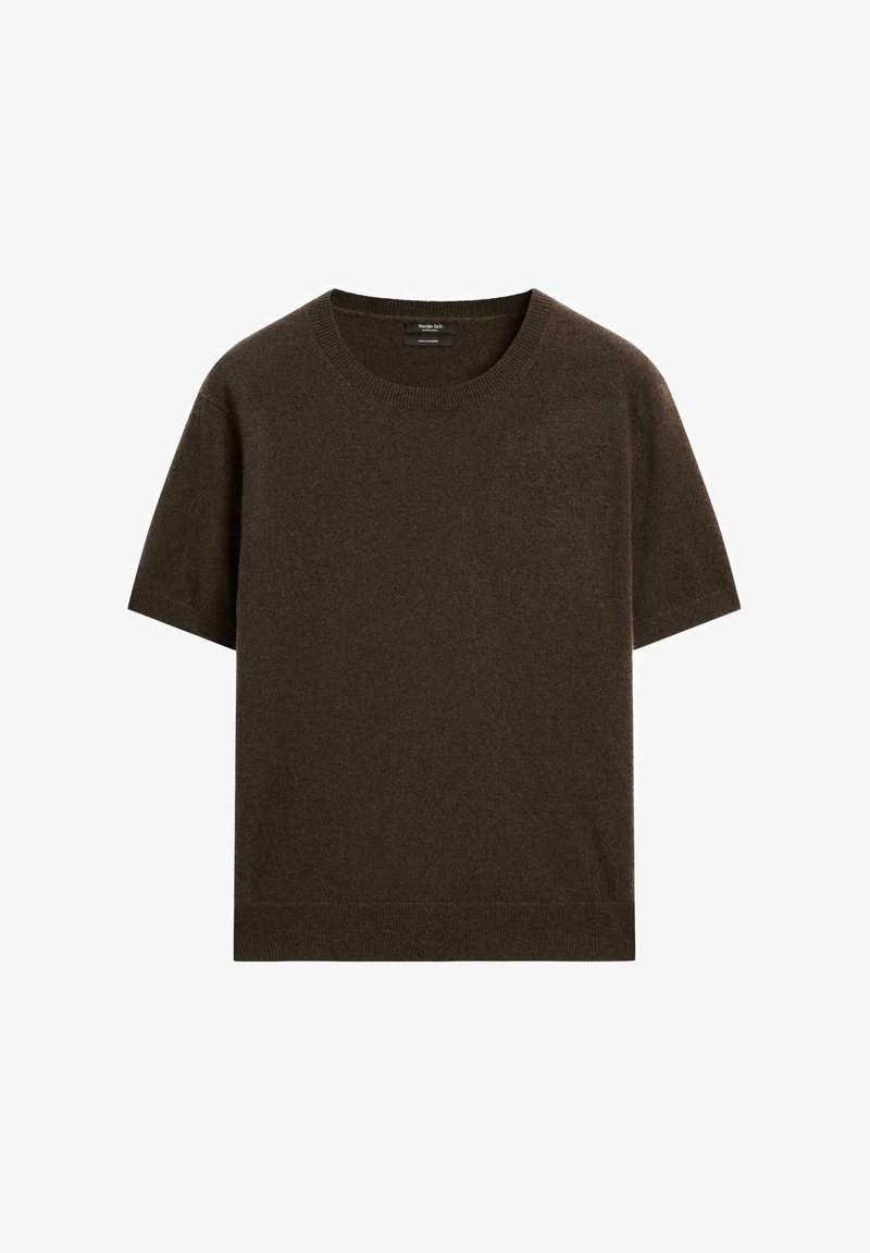 Pull en maille brun foncé à col rond, manches courtes, avec poignets et ourlet côtelés, posé à plat sur fond blanc.