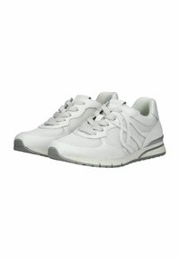 Scarpe sportive bianche in una combinazione di pelle e materiali in rete, con un design a lacci, accenti grigi e una suola ammortizzata.