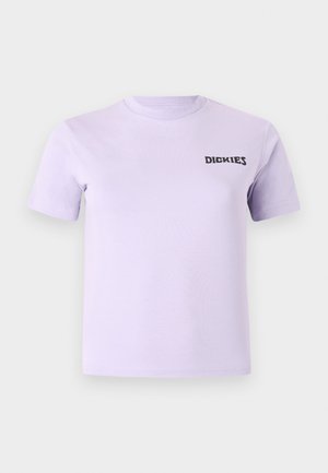 Lila bawełniana koszulka z krótkim rękawem i okrągłym dekoltem. Posiada czarne logo "DICKIES" na piersi. Gładka tekstura.