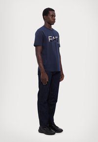 EA7 Emporio Armani Apdrukāts T-krekls - blue