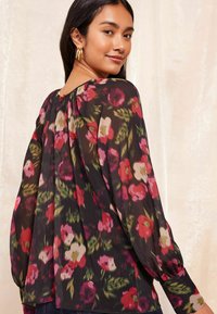 Friends Like These CUFF DETAIL  - REGULAR FIT - Blūze - red