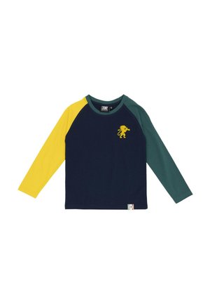 Chemise bleu marine à manches longues, avec une manche jaune et une manche bleu sarcelle, et un petit emblème jaune représentant un lion sur la poitrine, sur fond blanc.