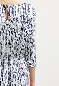 KIOMI Robe de jour - multi-coloured