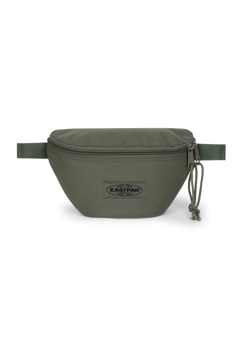 Funda de tela color verde oliva con cierre de cremallera, que presenta un parche con el logotipo en la parte frontal y una superficie texturizada. Correa ajustable adjunta.