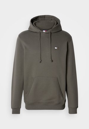 Grauer Kapuzenpulli mit Fronttasche, Kordelzügen, gerippten Bündchen und kleinem "Tommy Jeans"-Logo auf der Brust.