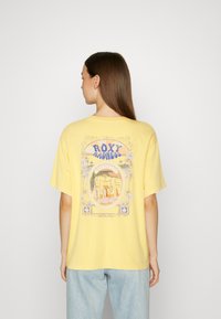 Roxy MOONLIGHT SUNSET B - Print T-shirt - yellow