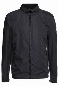 Svart jacka med rutigt mönster, dragkedjestängning, ståkrage, sidfickor och en slät, matt yta.