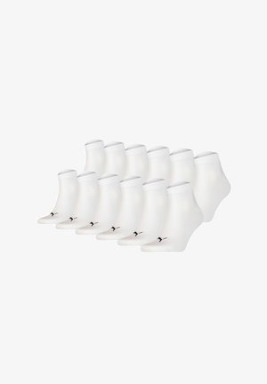 Weiße Knöchelsocken mit ribbeligem Oberteil und kleinem schwarzem Logo. Packung mit zwölf, glatte Textur, einfaches Design.