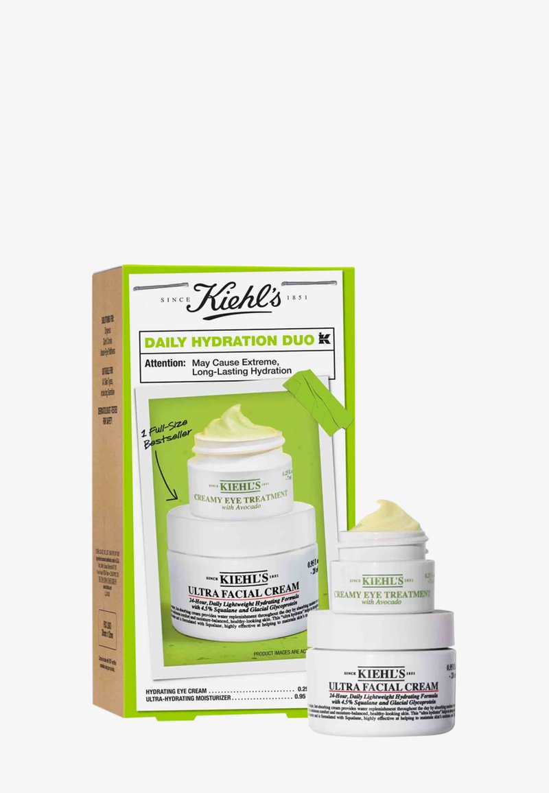 Zestaw Kiehl’s Daily Hydration Duo zawiera dwa białe słoiki z zielonymi akcentami, umieszczone w kolorowym pudełku. Produkty mają etykiety z opisami i rozmiarami.