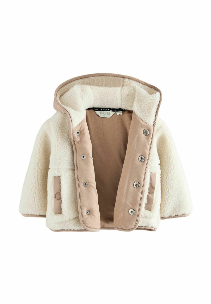 Kreemikas kunstkarusnahast jakk beežika voodriga, suure kapuutsi, trukknööbiga sulgemise ja kahe küljetaskuga. Pehme tekstuur ja hubane disain.