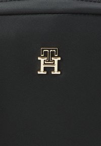 Tommy Hilfiger POPETTE - Kameralaukku - black