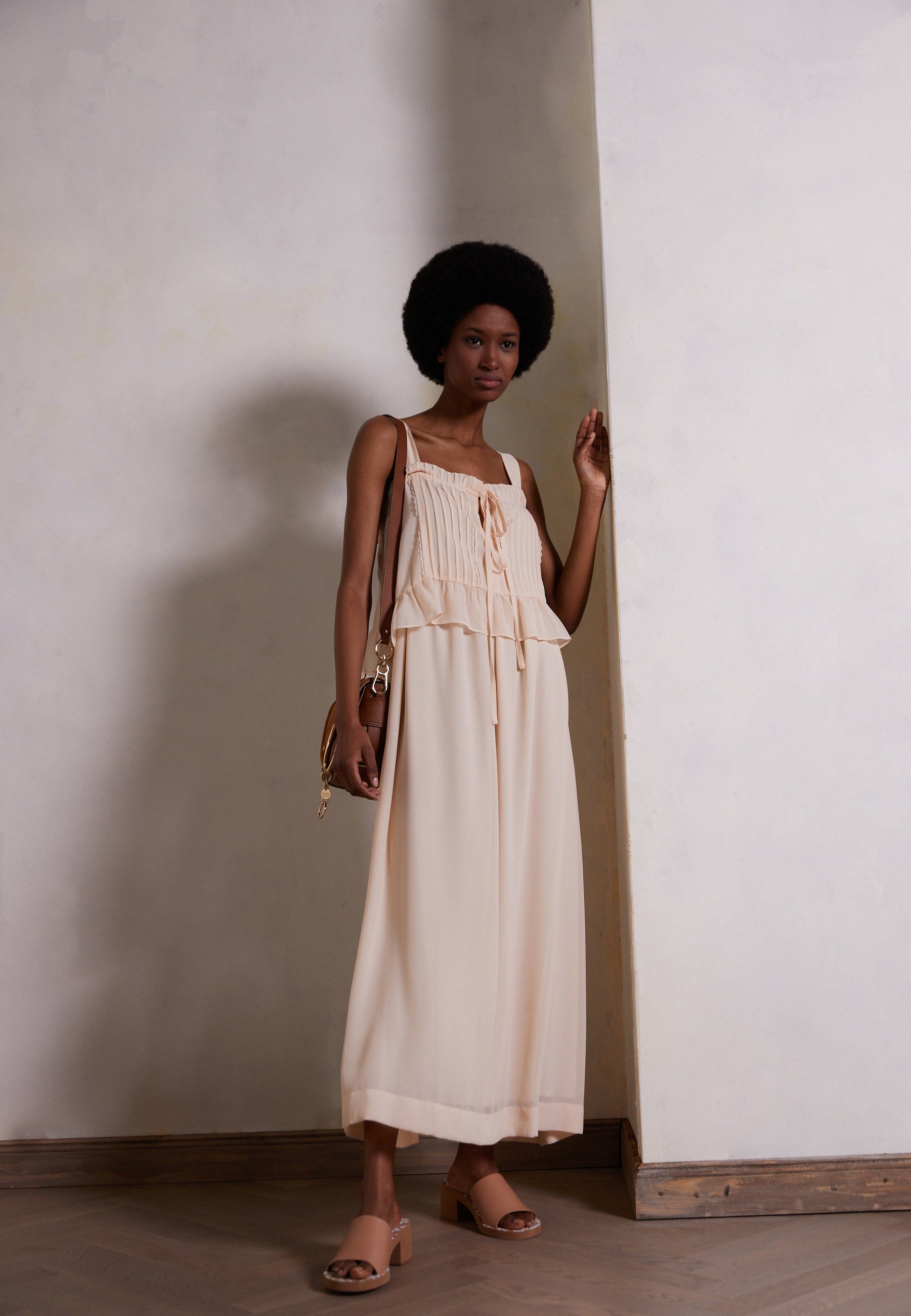 See by Chloé Vestito lungo - beige/color carne - Zalando