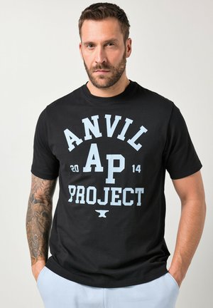 - T-shirt z nadrukiem