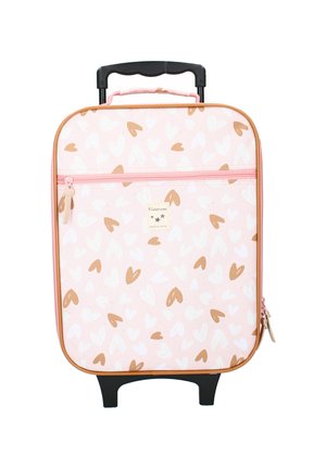 Valise rose avec un motif cœur ludique en blanc et marron, dotée d'une poignée télescopique noire et de roulettes pour la mobilité.