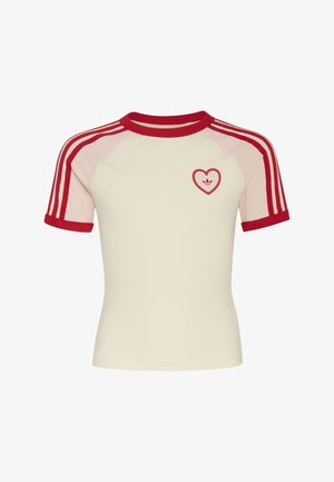 Cremefarbenes kurzärmeliges Hemd mit rotem Kragen und Streifen, mit einem roten Herzlogo auf der Brust mit einem Blattmotiv innen.