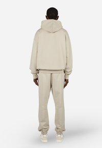 Pegador LOGO - Džemperis ar kapuci - washed cozy beige black