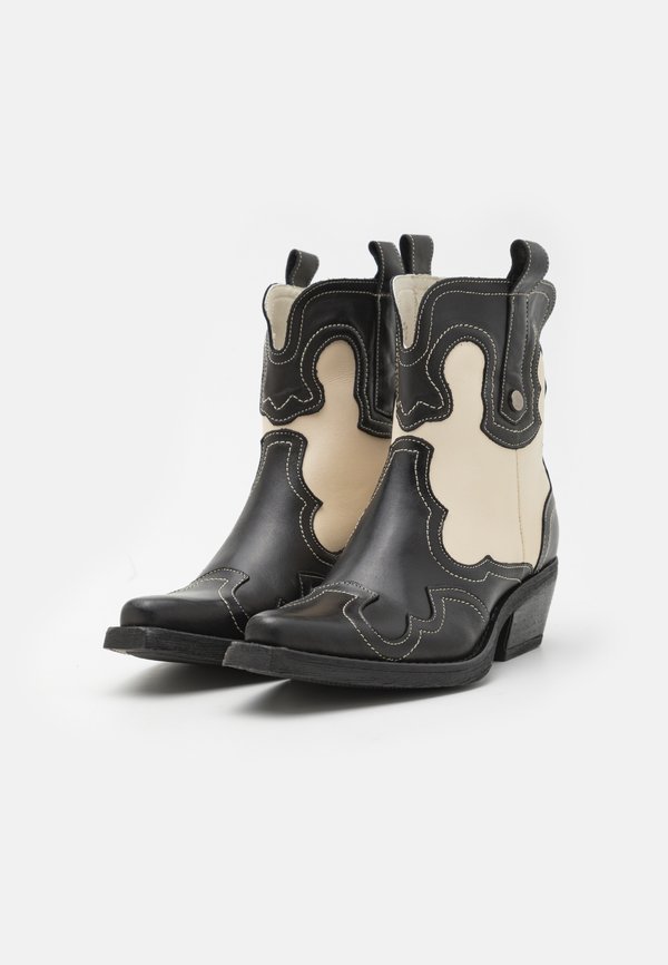 WAYNOA - Cowboy/biker ankle boot4