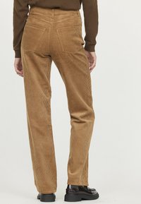 Lee Cooper Pantalon classique - camel