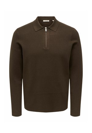 Rjava polo majica z dolgimi rokavi. Ima zadrgo na izrezu, klasični ovratnik in gladko, fino pleteno teksturo. Brez vzorcev ali poudarkov.