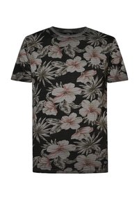 Camiseta floral con fondo negro, patrón floral en rosa claro y verde. Mangas cortas, cuello redondo y textura de tela suave.