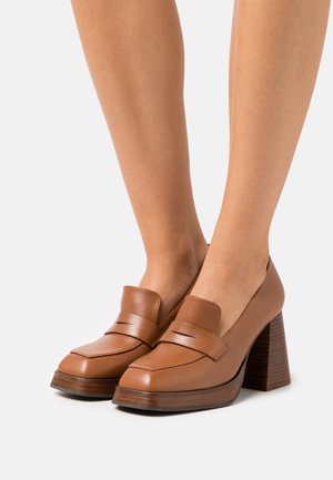 Pumps - brown