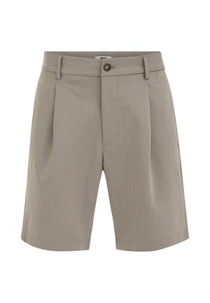 Pantalones cortos beige a la rodilla, entallados, con presillas para cinturón, cierre frontal con botón y cremallera, y pliegues frontales sutiles.