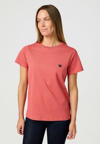 T-Shirt mit kurzen Ärmeln aus Korallbaumwolle, Rundhalsausschnitt, mit kleinem Marine-Logo auf der linken Brust. Glatte Textur mit normaler Passform.