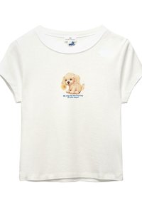 Hvid kortærmet skjorte med et lille grafik af en hvalp, der holder en gul blomst, og teksten "Min hund har det sidste ord om, hvem der bliver!"