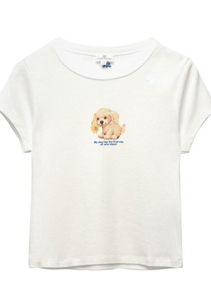 Weißes kurzärmliges Hemd mit einem kleinen Motiv eines Welpen, der eine gelbe Blume hält, und dem Text "Mein Hund hat das letzte Wort, wer bleibt!"
