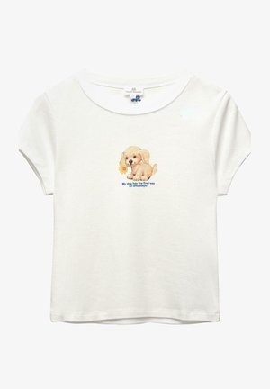 Chemise blanche à manches courtes avec un petit graphique d'un chiot tenant une fleur jaune et un texte disant "Mon chien a le dernier mot sur qui reste !"