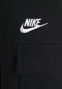 Nike Sportswear CLUB PANT - Pantalon de survêtement - black/white