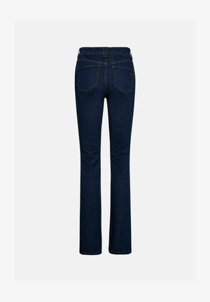 Dunkelblaue gerade geschnittene Jeans aus Denim mit zwei Gesäßtaschen und Gürtelschlaufen, von hinten auf einem einfarbigen Hintergrund gezeigt.