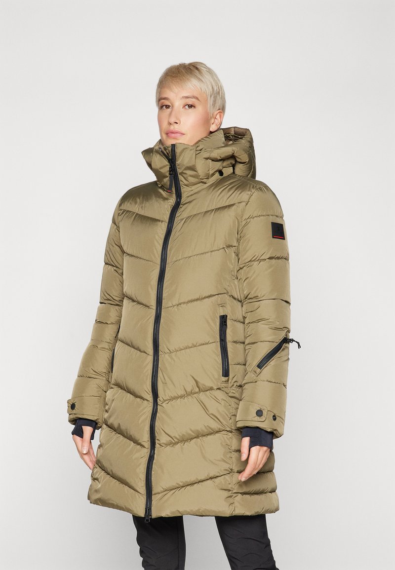 Pufferjacke in Olivgrün, mit hohem Kragen, Reißverschluss, seitlichen Taschen und einem gesteppte Muster mit einer strapazierfähigen Stoffoberfläche.