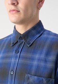 BOSS RICKERT - Srajca - open blue