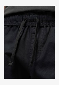 Atlasīts, black