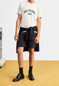 New Balance T-shirt med print - mottled light grey