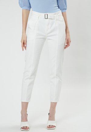 BELTED  - Slim fit jeans - white