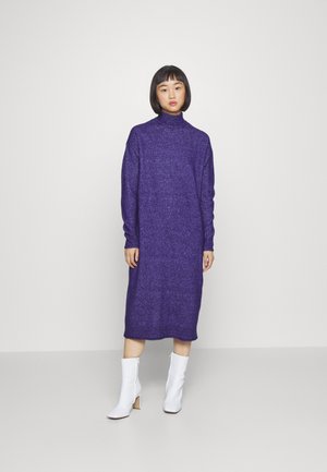 Vero Moda Petite VMKADEN HIGHNECK DRESS  - Robe pull - astral aura