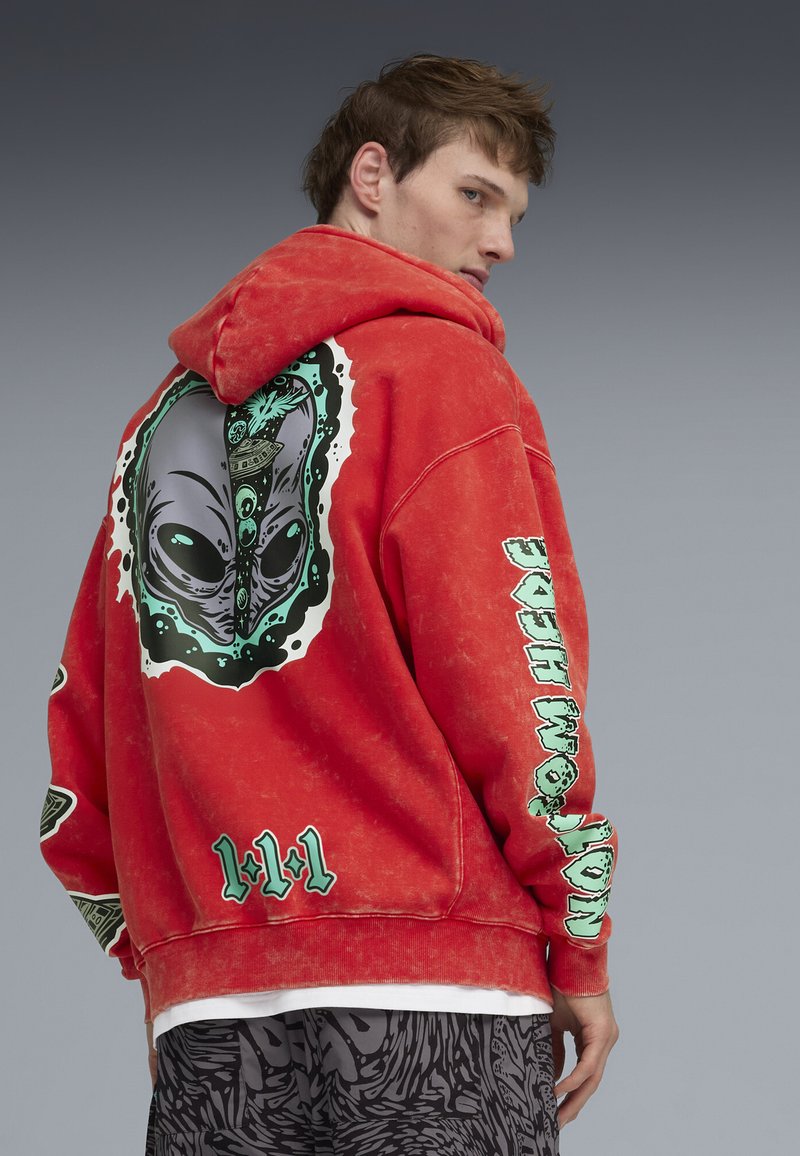 Puma MELO WORLD KAPUZENJACKE - Mikina na zip - for all time red