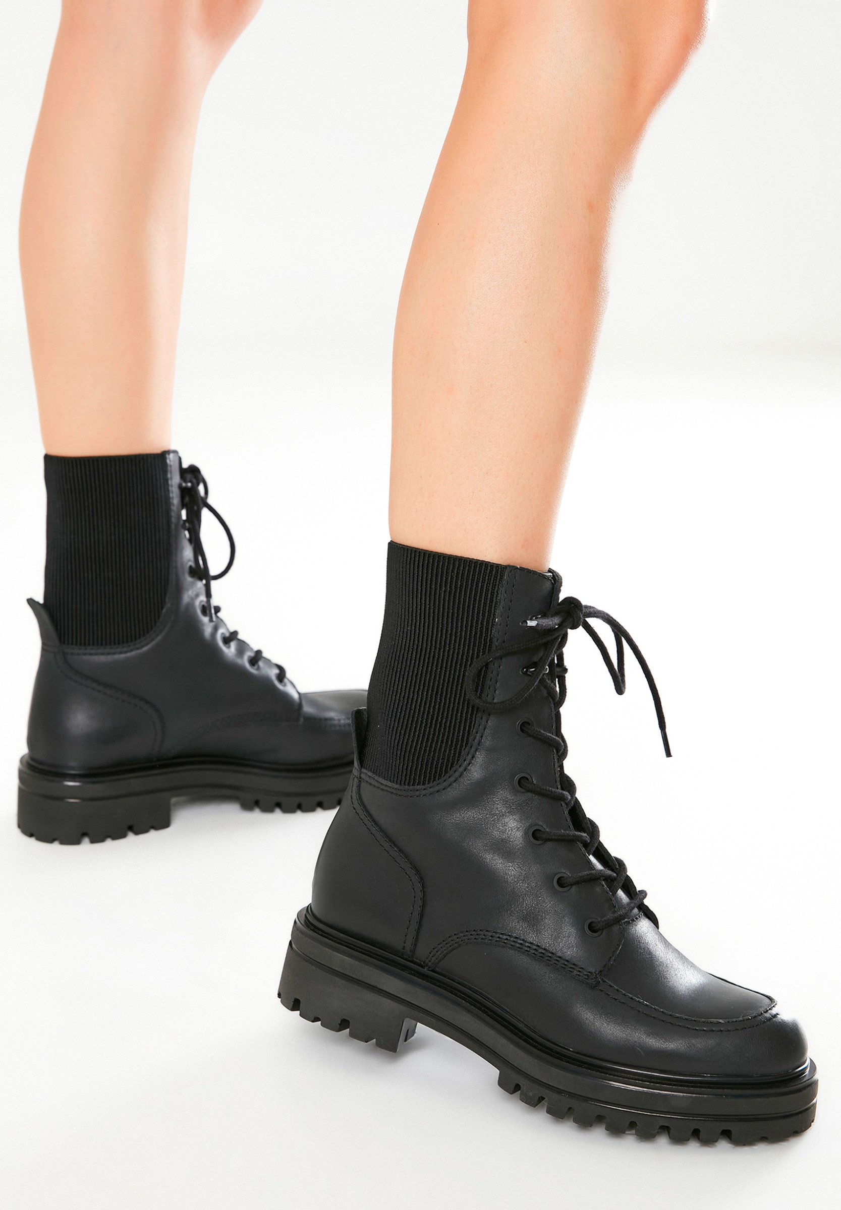 Inuovo Enkellaarsjes met plateauzool - black blk/Zwart - Zalando.be