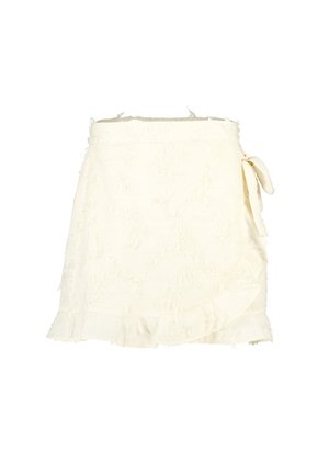 Jupe enveloppante de couleur crème en tissu texturé, avec un ourlet à volants et une fermeture à lien sur le côté pour un ajustement réglable.