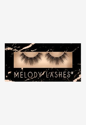 Valse wimpers in een doorzichtige doos met een zwart-gouden marmerontwerp. "MELODY LASHES" logo gedrukt in goud. Bevat dikke, veerachtige wimpers.